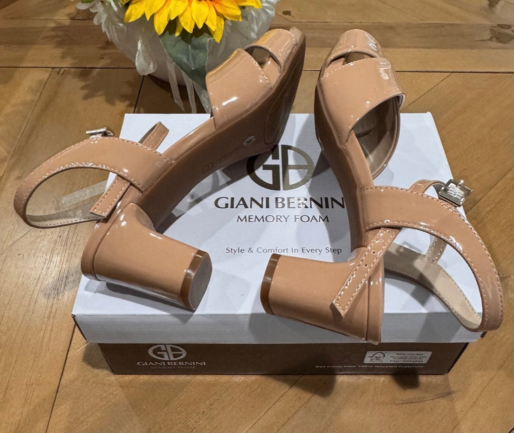 Giani Bernini womens crisscross lines Sandals