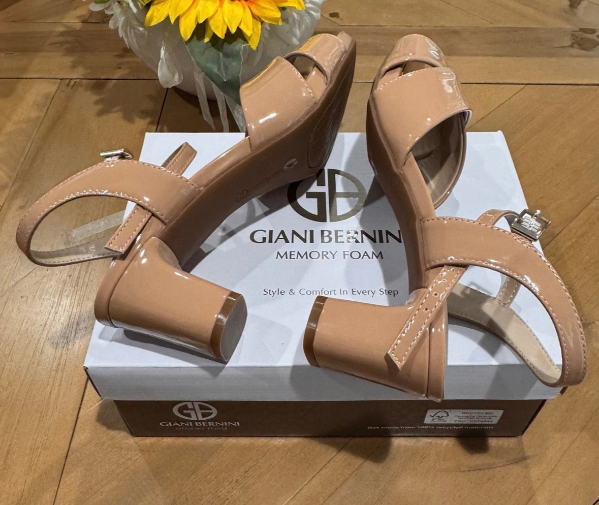 Giani Bernini womens crisscross lines Sandals