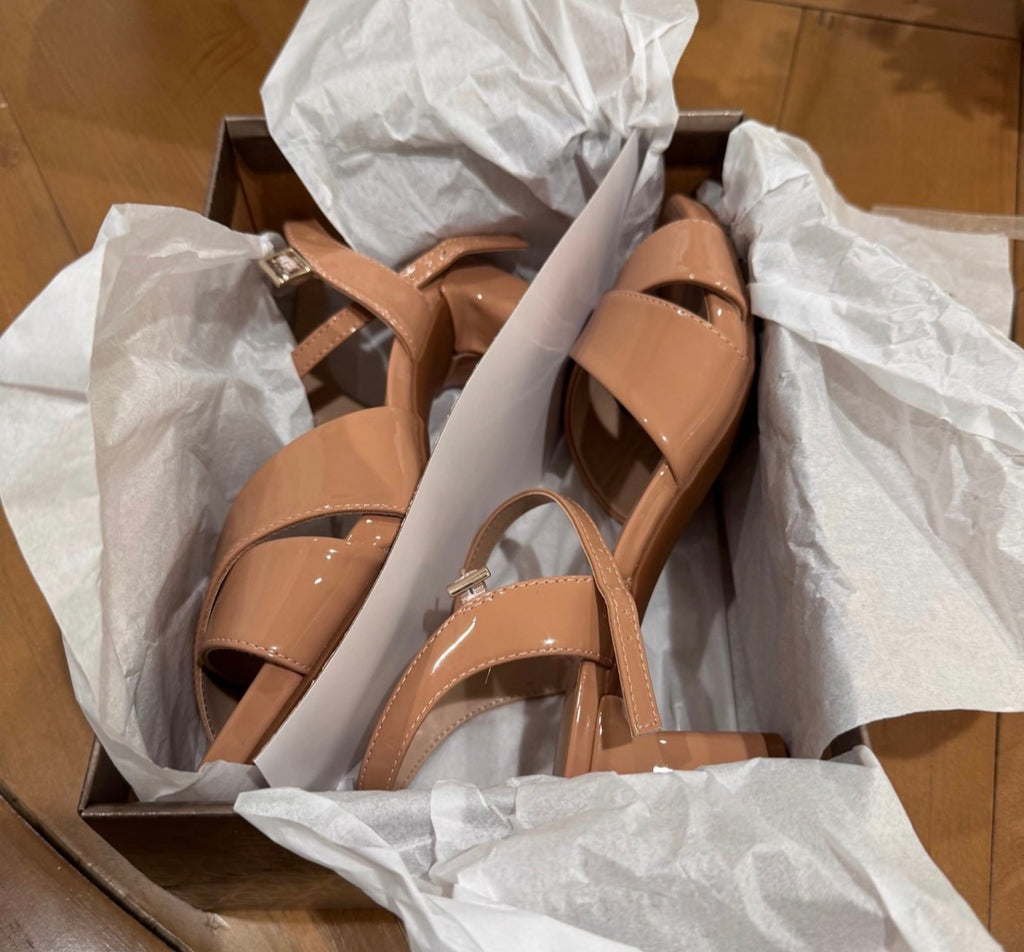 Giani Bernini womens crisscross lines Sandals