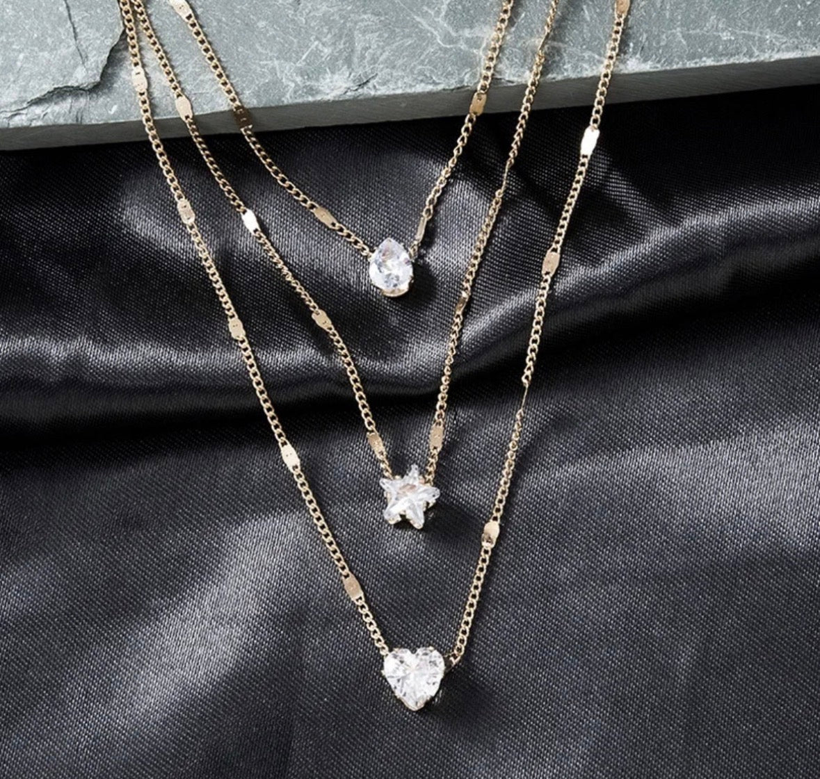 Multi-layer pendant necklace